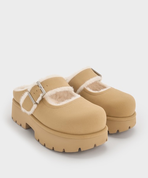 CHARLES & KEITH（チャールズ & キース）の「Bergen ベルゲン テクスチャーファートリムバックルプラットフォームミュール（スリッポン・レディース・ブラウン/サンドベージュ・25.5cm/25cm/24.5cm/23.5cm/23cm/22.5cm/26.5cm）」の11枚目の写真