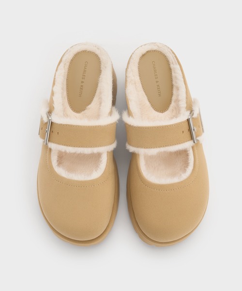 CHARLES & KEITH（チャールズ & キース）の「Bergen ベルゲン テクスチャーファートリムバックルプラットフォームミュール（スリッポン・レディース・ブラウン/サンドベージュ・25.5cm/25cm/24.5cm/23.5cm/23cm/22.5cm/26.5cm）」の5枚目の写真