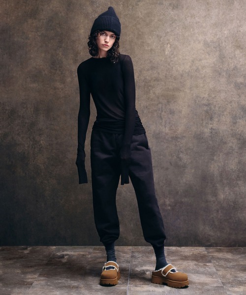 CHARLES & KEITH（チャールズ & キース）の「Bergen ベルゲン テクスチャーファートリムバックルプラットフォームミュール（スリッポン・レディース・ブラウン/サンドベージュ・25.5cm/25cm/24.5cm/23.5cm/23cm/22.5cm/26.5cm）」の15枚目の写真