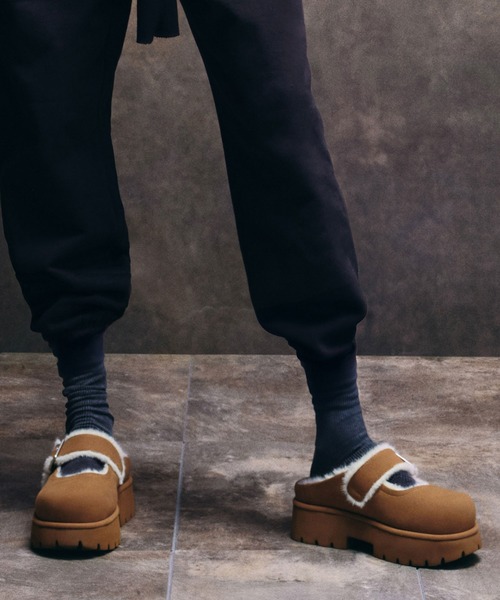 Bergen ベルゲン テクスチャーファートリムバックルプラットフォーム