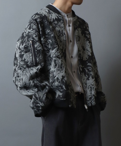 ANPAS(アンパス)の「Monotone Gobelin Weaving Flower Pattern MA-1/モノトーン ゴブラン織り フラワー 総柄 MA-1 ブルゾン メンズ レディース セットアップ対応商品(MA-1・メンズ・グレー/ブラック・L/M)」の1枚目の写真