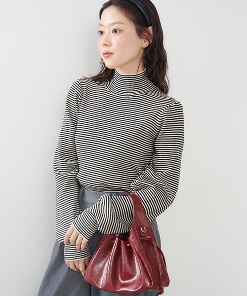 Kastane（カスタネ）の「【4色展開/500mlペットボトル収納可/2WAY】ギャザーポーチBAG（ショルダーバッグ・レディース・ブラック/ブラウン/アイボリー/バーガンディー・FREE）」の6枚目の写真