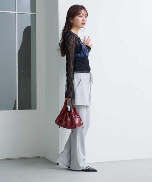 Kastane（カスタネ）の「【4色展開/500mlペットボトル収納可/2WAY】ギャザーポーチBAG（ショルダーバッグ・レディース・ブラック/ブラウン/アイボリー/バーガンディー・FREE）」の14枚目の写真