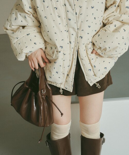 Kastane（カスタネ）の「【4色展開/500mlペットボトル収納可/2WAY】ギャザーポーチBAG（ショルダーバッグ・レディース・ブラック/ブラウン/アイボリー/バーガンディー・FREE）」の18枚目の写真