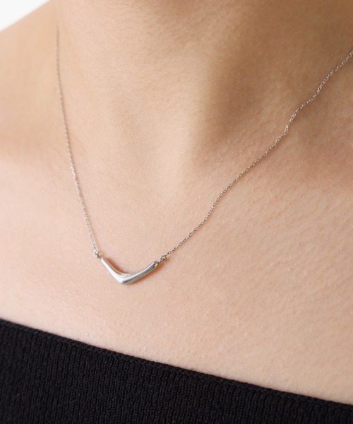 PAPILLONNER（パピヨネ）の「ステンレスカーブトップネックレス（ネックレス・レディース・ゴールド/シルバー・FREE）」の4枚目の写真