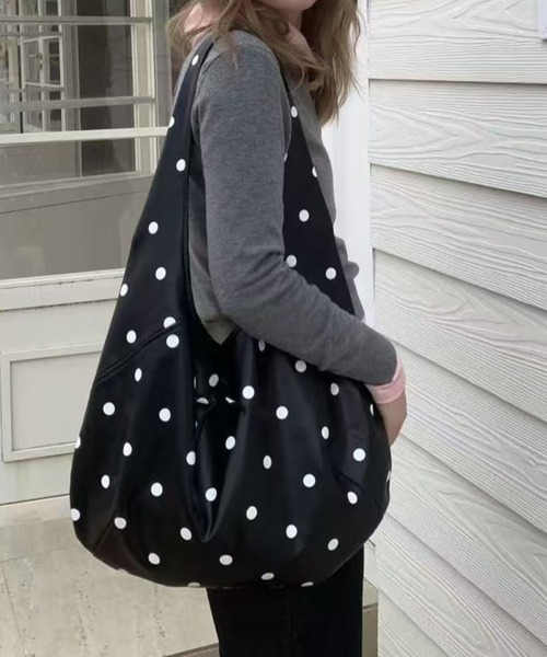 mebole(メボレ)の「水玉トートバッグ(トートバッグ・レディース・ブラック・FREE)」の2枚目の写真