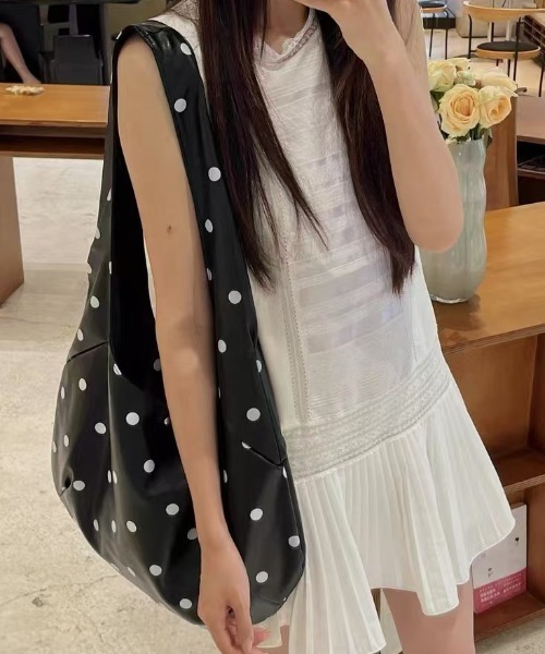 mebole(メボレ)の「水玉トートバッグ(トートバッグ・レディース・ブラック・FREE)」の7枚目の写真