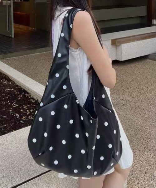 mebole(メボレ)の「水玉トートバッグ(トートバッグ・レディース・ブラック・FREE)」の8枚目の写真