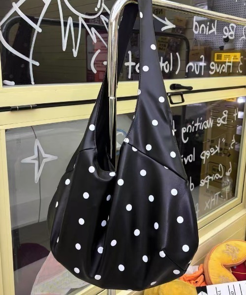 mebole(メボレ)の「水玉トートバッグ(トートバッグ・レディース・ブラック・FREE)」の15枚目の写真