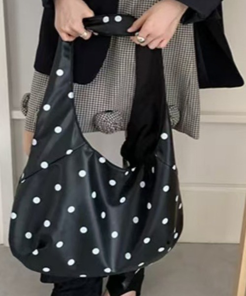 mebole(メボレ)の「水玉トートバッグ(トートバッグ・レディース・ブラック・FREE)」の11枚目の写真