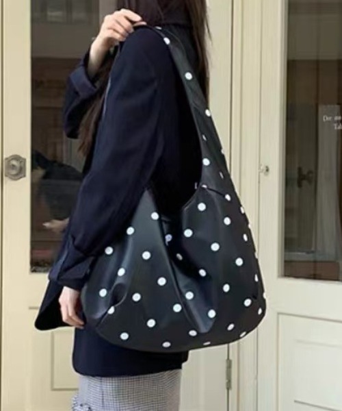 mebole(メボレ)の「水玉トートバッグ(トートバッグ・レディース・ブラック・FREE)」の9枚目の写真