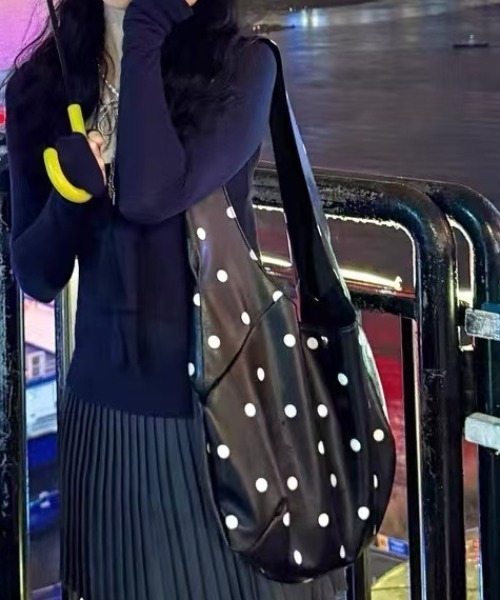 mebole(メボレ)の「水玉トートバッグ(トートバッグ・レディース・ブラック・FREE)」の14枚目の写真