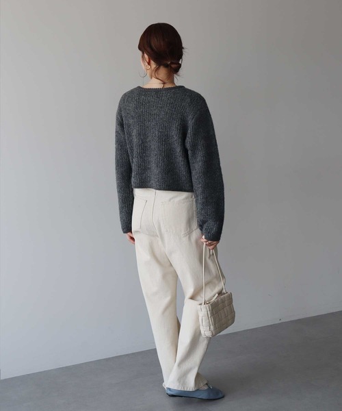 earth music&ecology（アースミュージックアンドエコロジー）の「【WEB限定/新色追加】ゴールド釦ショートニットカーディガン（カーディガン/ボレロ・レディース・チャコールグレー/ブルー/アイボリー/イエロー/ピンク・FREE）」の11枚目の写真