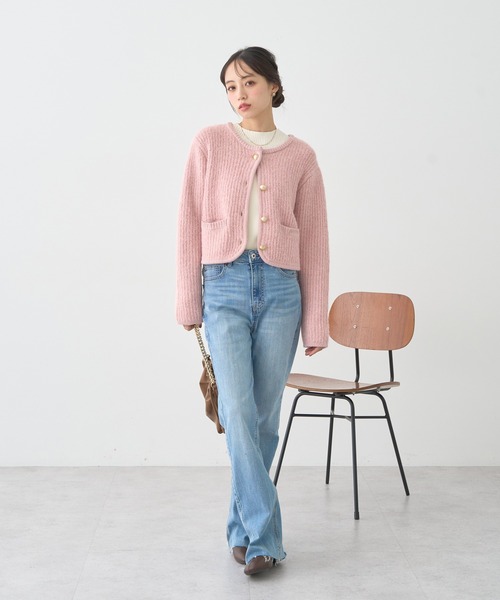 earth music&ecology（アースミュージックアンドエコロジー）の「【WEB限定/新色追加】ゴールド釦ショートニットカーディガン（カーディガン/ボレロ・レディース・チャコールグレー/ブルー/アイボリー/イエロー/ピンク・FREE）」の16枚目の写真