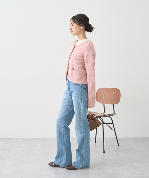 earth music&ecology（アースミュージックアンドエコロジー）の「【WEB限定/新色追加】ゴールド釦ショートニットカーディガン（カーディガン/ボレロ・レディース・チャコールグレー/ブルー/アイボリー/イエロー/ピンク・FREE）」の17枚目の写真