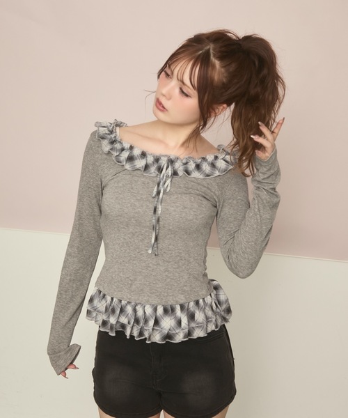 TITTY&CO.（ティティーアンドコー）の「チェックフリルロンT（Tシャツ/カットソー・レディース・グレー/ブラック・FREE）」の2枚目の写真