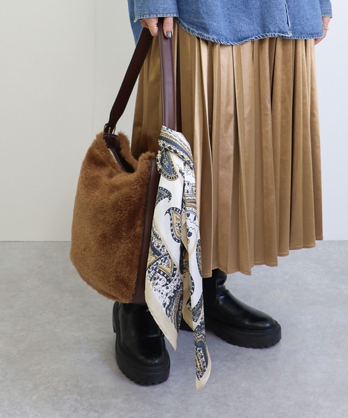 MIAN （ミアン）の「ペーズリーパターンマルチスカーフ（バンダナ/スカーフ・レディース・アイボリー/サックスブルー/オレンジ・FREE）」の2枚目の写真