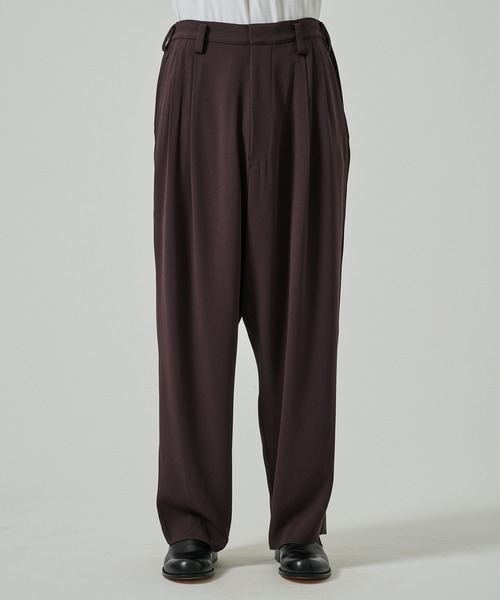 UJOH（ウジョー）の「【UJOH HOMME/ウジョー】Wide 2 Tuck PNT（スラックス・メンズ・ブラック/ブラウン・4/5）」の8枚目の写真