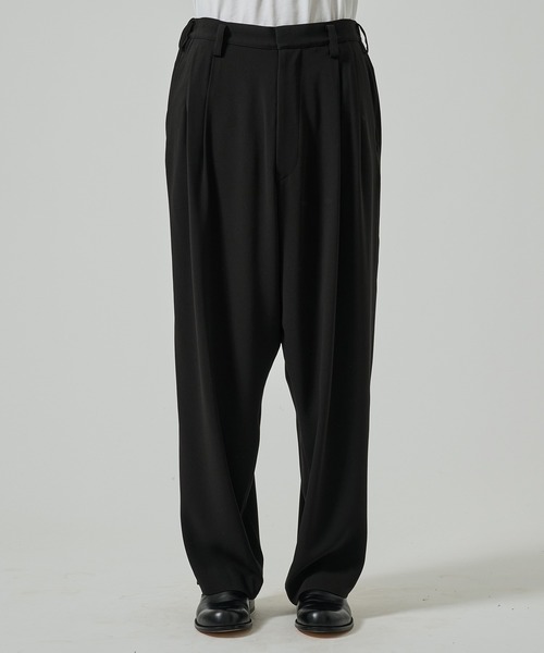 UJOH（ウジョー）の「【UJOH HOMME/ウジョー】Wide 2 Tuck PNT（スラックス・メンズ・ブラック/ブラウン・4/5）」の3枚目の写真