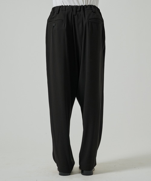 UJOH（ウジョー）の「【UJOH HOMME/ウジョー】Wide 2 Tuck PNT（スラックス・メンズ・ブラック/ブラウン・4/5）」の5枚目の写真