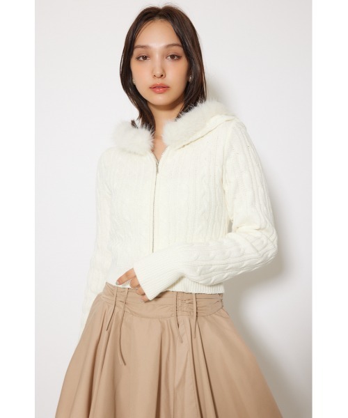 rienda(リエンダ)の「フードフェイクファーケーブルニットカーディガン 秋服 冬服(カーディガン/ボレロ・レディース・ホワイト/ライトブルー/ブラック・FREE)」の4枚目の写真