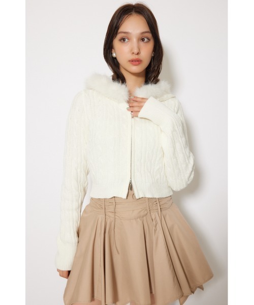 rienda(リエンダ)の「フードフェイクファーケーブルニットカーディガン 秋服 冬服(カーディガン/ボレロ・レディース・ホワイト/ライトブルー/ブラック・FREE)」の5枚目の写真