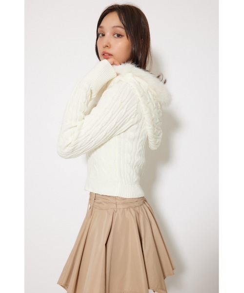 rienda(リエンダ)の「フードフェイクファーケーブルニットカーディガン 秋服 冬服(カーディガン/ボレロ・レディース・ホワイト/ライトブルー/ブラック・FREE)」の6枚目の写真
