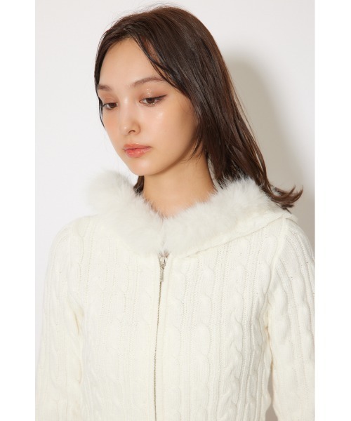 rienda(リエンダ)の「フードフェイクファーケーブルニットカーディガン 秋服 冬服(カーディガン/ボレロ・レディース・ホワイト/ライトブルー/ブラック・FREE)」の12枚目の写真