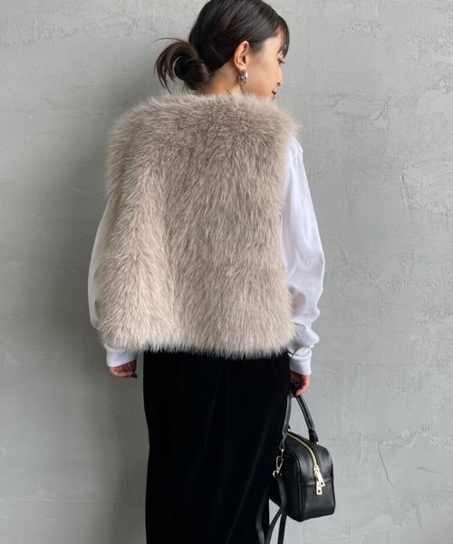 JEANS FACTORY Clothes（ジーンズファクトリークローズ）の「[Jeans Factory Clothes/ジーンズファクトリークローズ] ショート丈 ラメファーベスト（ベスト・レディース・チャコールグレー/ベージュ・F）」の19枚目の写真