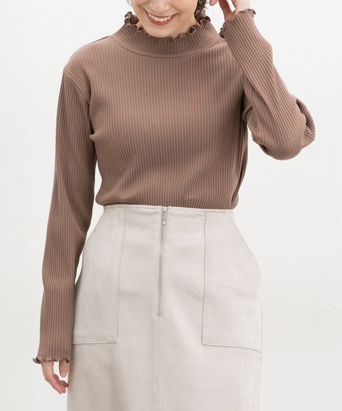 Honeys（ハニーズ）の「【ハニぽか】あったかメローハイネック（Tシャツ/カットソー・レディース・ピンク/オフホワイト/ラベンダー/ブラック/グレイッシュベージュ/アイボリー/ブラウン/グレイッシュブルー/イエロー・LL/L/S/M）」の4枚目の写真