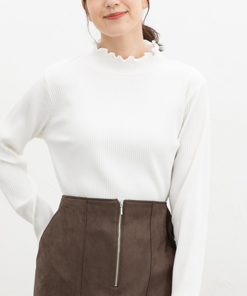 Honeys（ハニーズ）の「【ハニぽか】あったかメローハイネック（Tシャツ/カットソー・レディース・ピンク/オフホワイト/ラベンダー/ブラック/グレイッシュベージュ/アイボリー/ブラウン/グレイッシュブルー/イエロー・LL/L/S/M）」の2枚目の写真