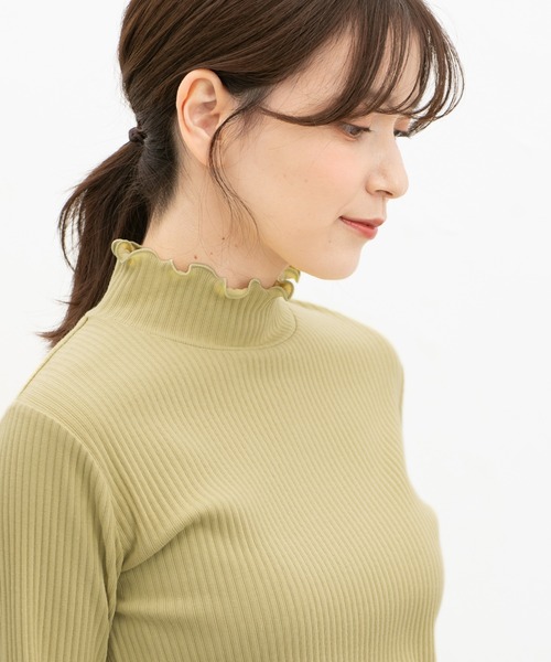 Honeys（ハニーズ）の「【ハニぽか】あったかメローハイネック（Tシャツ/カットソー・レディース・ピンク/オフホワイト/ラベンダー/ブラック/グレイッシュベージュ/アイボリー/ブラウン/グレイッシュブルー/イエロー・LL/L/S/M）」の8枚目の写真