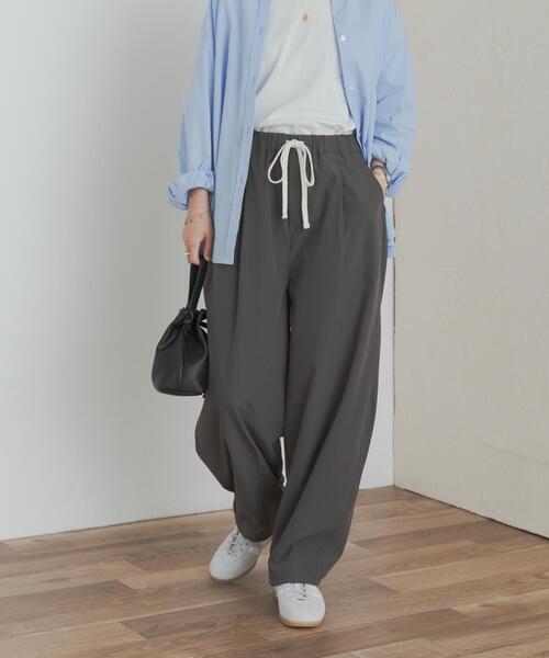 URBAN RESEARCH DOORS（アーバンリサーチドアーズ）の「ドロストコクーンパンツ（その他パンツ・レディース・ブラック/チャコールグレー・MEDIUM）」の2枚目の写真