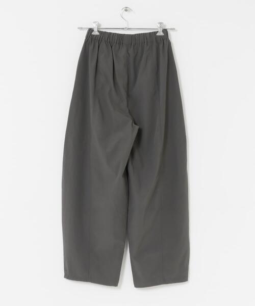 URBAN RESEARCH DOORS（アーバンリサーチドアーズ）の「ドロストコクーンパンツ（その他パンツ・レディース・ブラック/チャコールグレー・MEDIUM）」の14枚目の写真