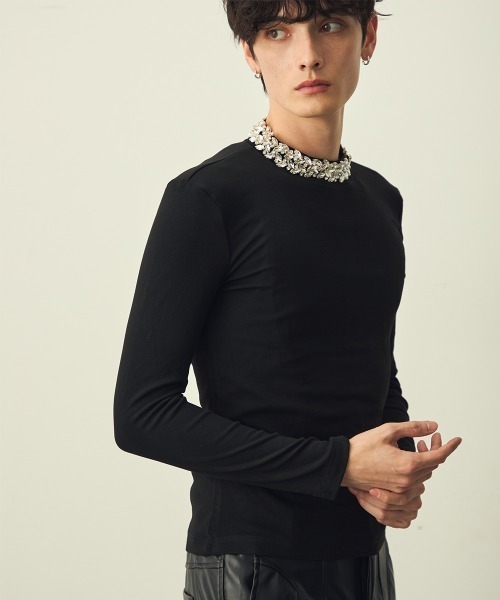 Shoowtime(ショウタイム)の「Jeweled neck mock neck top / ネックビジューモックネックカットソー(Tシャツ/カットソー・メンズ・ブラック・LARGE/MEDIUM/X-LARGE)」の1枚目の写真