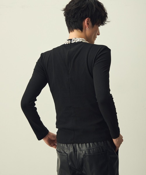 Shoowtime(ショウタイム)の「Jeweled neck mock neck top / ネックビジューモックネックカットソー(Tシャツ/カットソー・メンズ・ブラック・LARGE/MEDIUM/X-LARGE)」の6枚目の写真