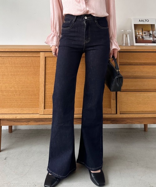 Eclat one(エクラワン)の「【Eclat one】セミフレア デニムパンツ(デニムパンツ・レディース・ネイビー/ブルー・L/M/S)」の10枚目の写真