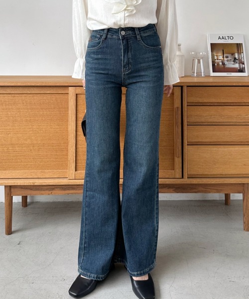Eclat one(エクラワン)の「【Eclat one】セミフレア デニムパンツ(デニムパンツ・レディース・ネイビー/ブルー・L/M/S)」の7枚目の写真
