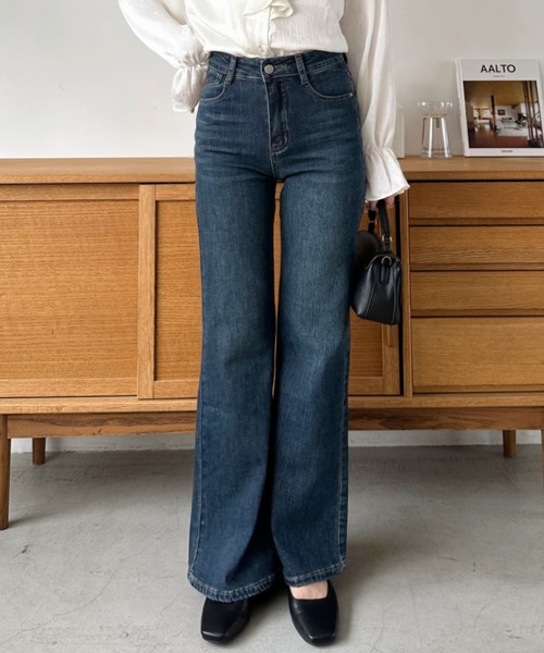 Eclat one(エクラワン)の「【Eclat one】セミフレア デニムパンツ(デニムパンツ・レディース・ネイビー/ブルー・L/M/S)」の4枚目の写真