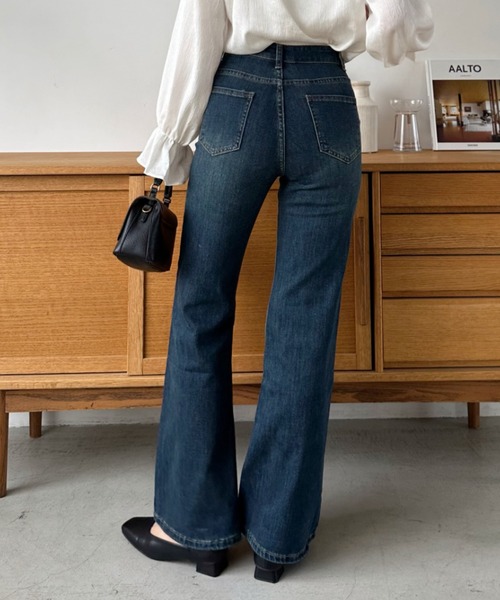 Eclat one(エクラワン)の「【Eclat one】セミフレア デニムパンツ(デニムパンツ・レディース・ネイビー/ブルー・L/M/S)」の5枚目の写真