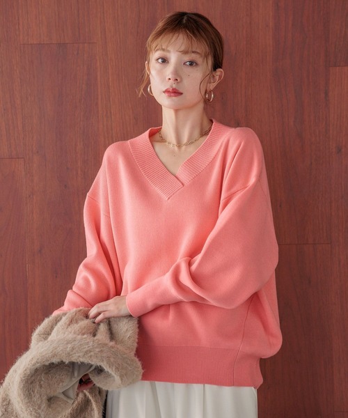 BAYFLOW（ベイフロー）の「[ヒップまでカバーする]オーバーサイズVネックニット（ニット/セーター・レディース・マスタード/ボルドー/オフホワイト/ブルー/ブラック/ブルーグリーン/ピンク/ライトブルー・FREE）」の7枚目の写真