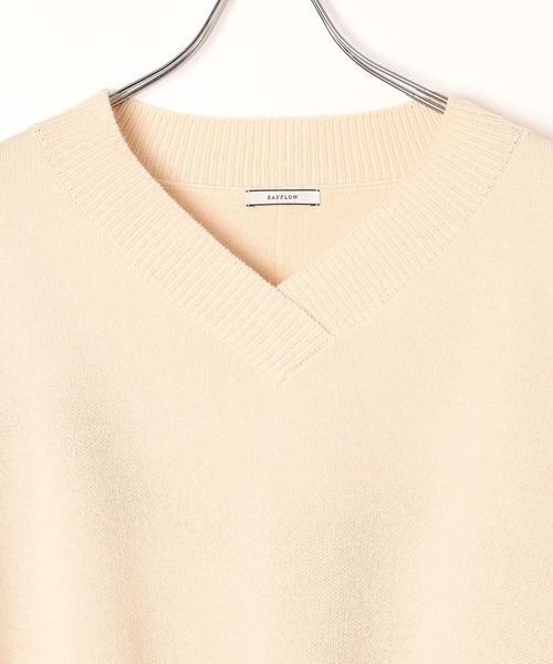 BAYFLOW（ベイフロー）の「[ヒップまでカバーする]オーバーサイズVネックニット（ニット/セーター・レディース・マスタード/ボルドー/オフホワイト/ブルー/ブラック/ブルーグリーン/ピンク/ライトブルー・FREE）」の9枚目の写真