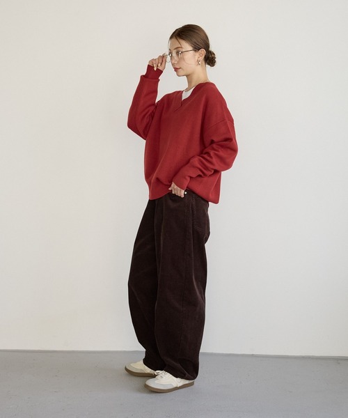 BAYFLOW（ベイフロー）の「[ヒップまでカバーする]オーバーサイズVネックニット（ニット/セーター・レディース・マスタード/ボルドー/オフホワイト/ブルー/ブラック/ブルーグリーン/ピンク/ライトブルー・FREE）」の21枚目の写真