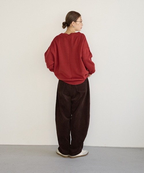 BAYFLOW（ベイフロー）の「[ヒップまでカバーする]オーバーサイズVネックニット（ニット/セーター・レディース・マスタード/ボルドー/オフホワイト/ブルー/ブラック/ブルーグリーン/ピンク/ライトブルー・FREE）」の22枚目の写真