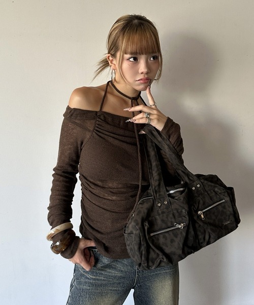 d.i.a.(ダイヤ)の「チョーカー付 ギャザー シアー2way ロンT(Tシャツ/カットソー・レディース・ブラウン/ブラック/ベージュ・FREE)」の4枚目の写真