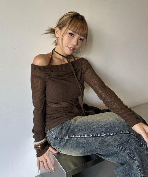 d.i.a.(ダイヤ)の「チョーカー付 ギャザー シアー2way ロンT(Tシャツ/カットソー・レディース・ブラウン/ブラック/ベージュ・FREE)」の5枚目の写真