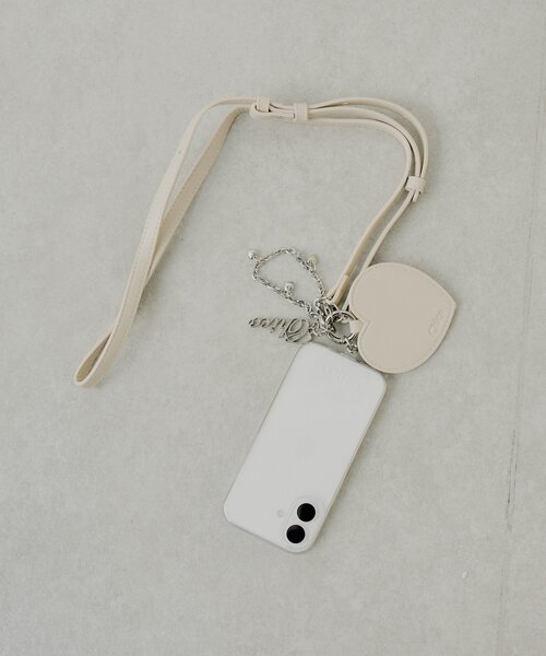 Chico（チコ）の「ハートチャーム付きスマホショルダー（その他小物・レディース・アイボリー/ブラック/ブラウン系その他3・FREE）」の2枚目の写真