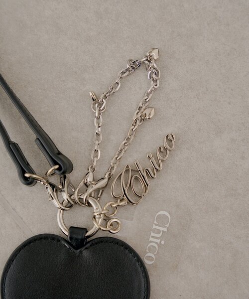 Chico（チコ）の「ハートチャーム付きスマホショルダー（その他小物・レディース・アイボリー/ブラック/ブラウン系その他3・FREE）」の4枚目の写真