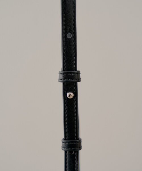 Chico（チコ）の「ハートチャーム付きスマホショルダー（その他小物・レディース・アイボリー/ブラック/ブラウン系その他3・FREE）」の5枚目の写真