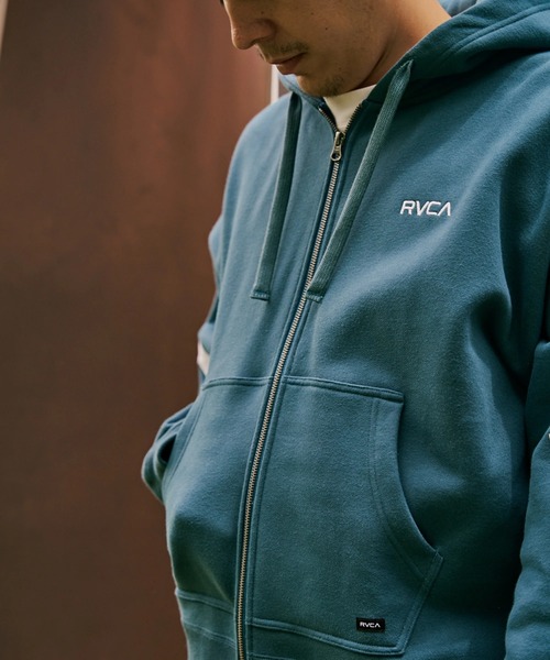 RVCA(ルーカ)の「RVCA メンズ ARCH BACK SIDE ZIP HD パーカー 【2025年秋冬モデル】/ルーカバックロゴジップアップパーカー・フーディー(パーカー・メンズ・グリーン系その他/ピンク系その他/ブラック/オフホワイト・X-LARGE/LARGE/MEDIUM/SMALL)」の19枚目の写真